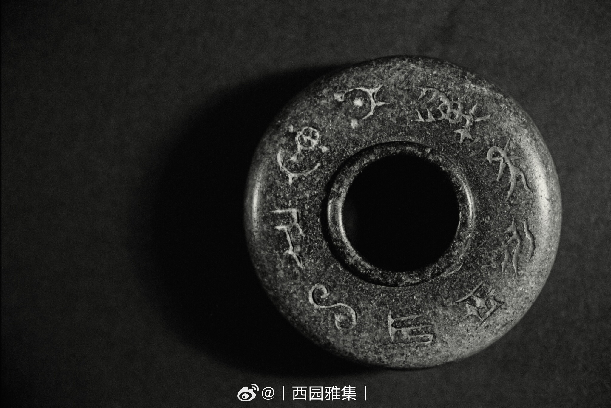 清　吴昌硕石製水盂　《仓硕》款尺寸：7.7 cm来源：苏富比2026秋拍《万古之