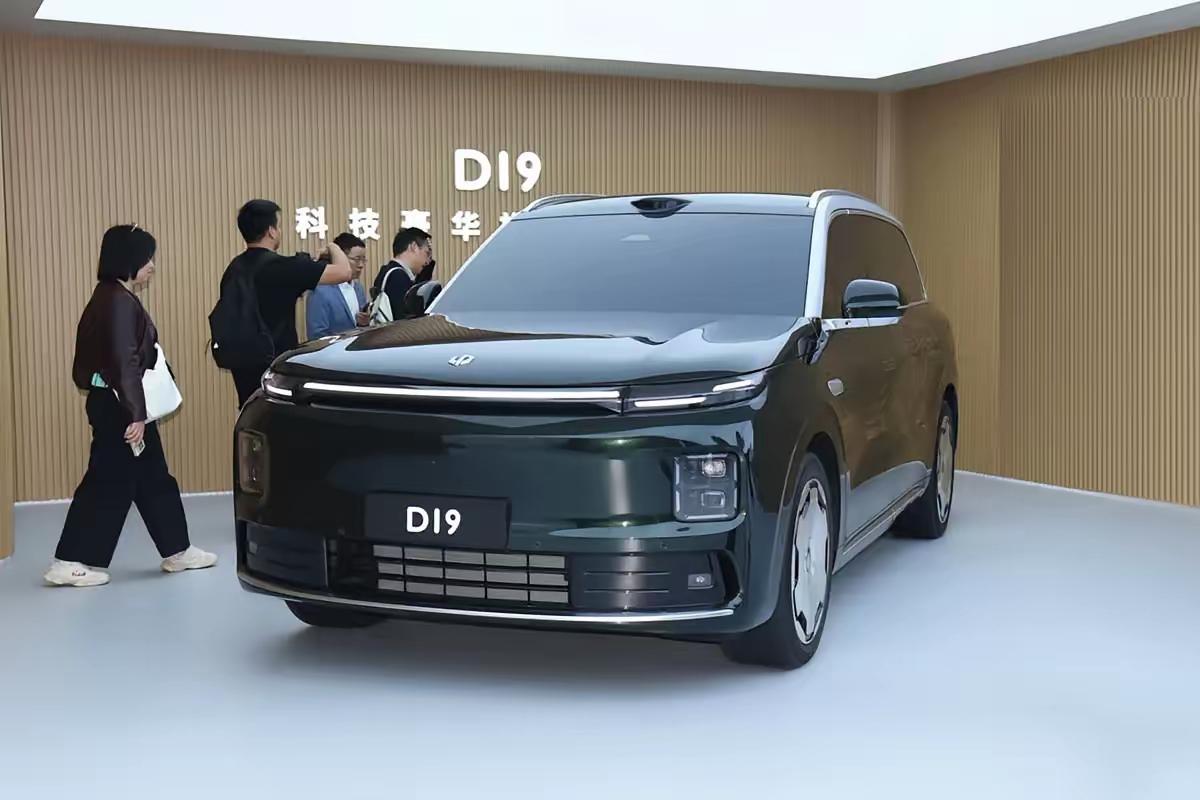 听我一句劝，2026买车不纠结:
​​1、燃油车，还有降价空间，可以等等买
​2