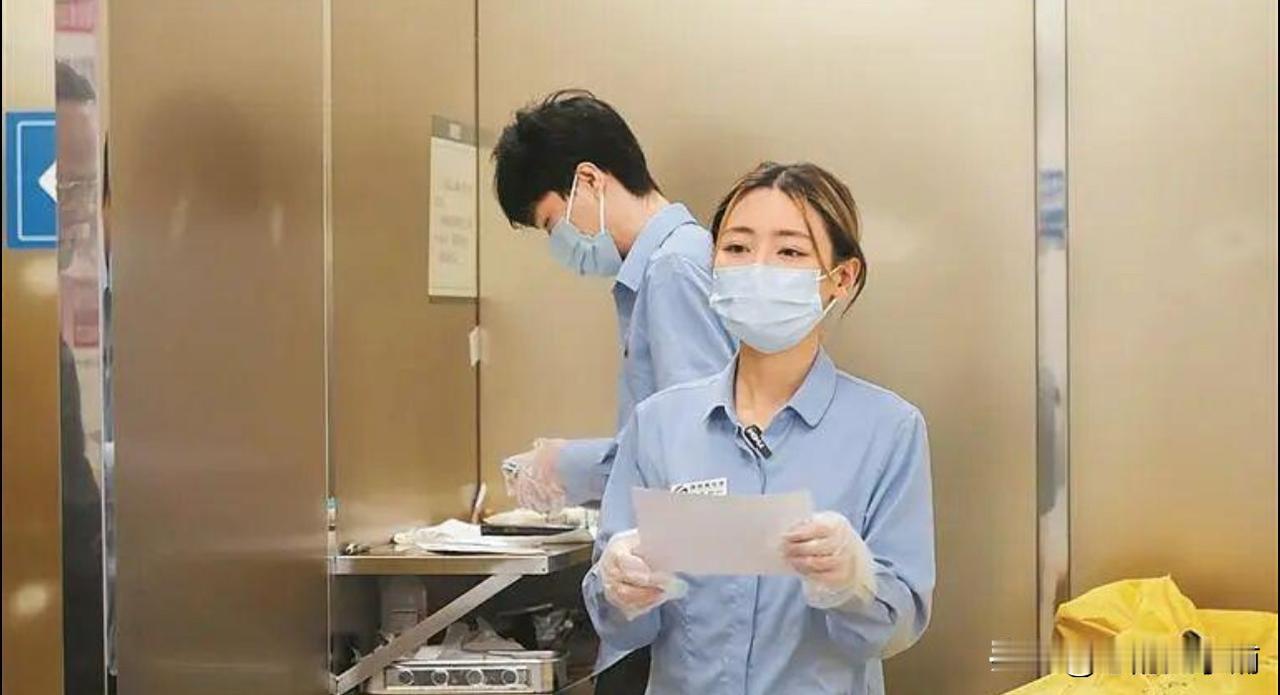 这么漂亮的女孩是位入殓师，23岁，
工作3年了，
妈妈担心她嫁不出去！

女孩叫