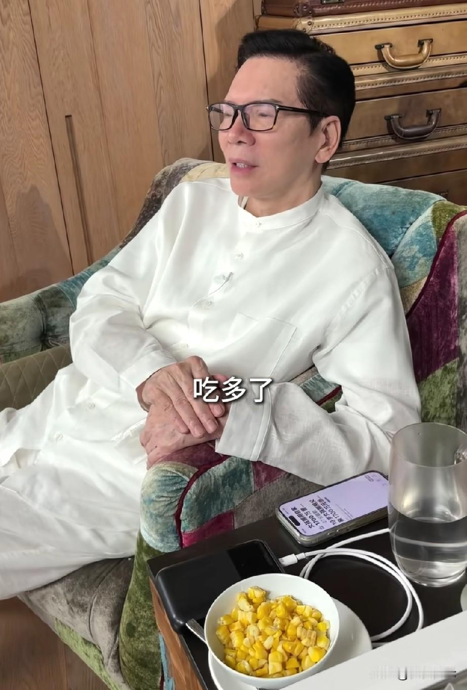 78岁的向华强早已实现了财富自由，但是还是非常注重饮食健康的，看起来也是很年轻就