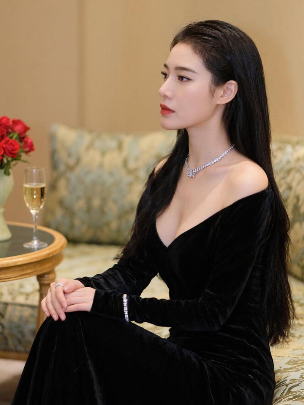 饿了，你有一块面包，你比我幸运，你分给我一
半，这是朋友,你全给了我，这是爱情,