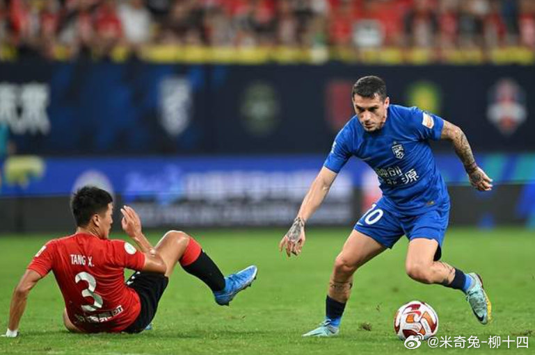 听说申花下赛季安排外援三叉戟，甚至会解约阿苏埃，买来一个1米95的英冠黑铁柱。这