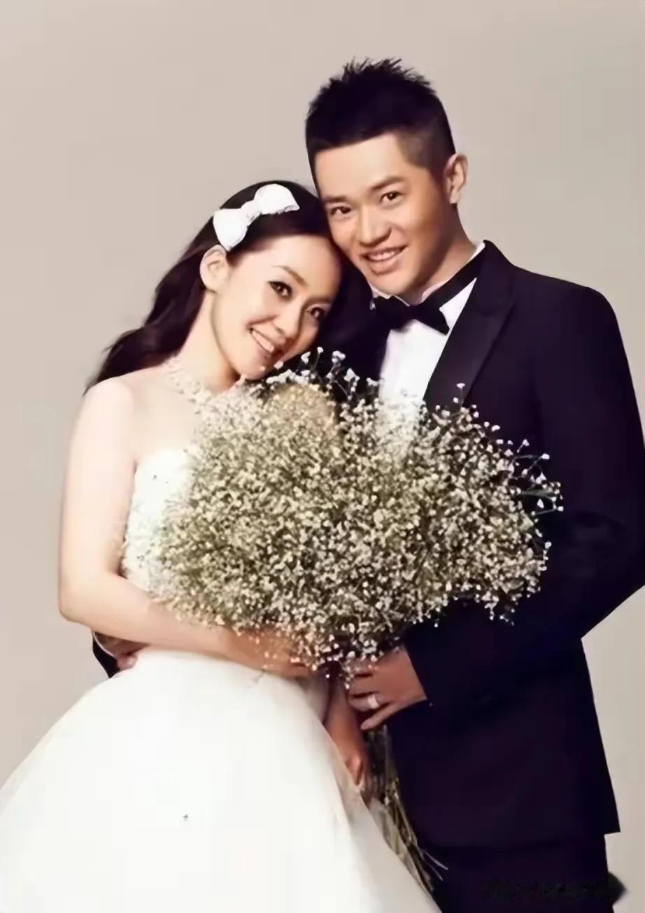 原来曾毅的妻子另有其人，一直以为他和玲花是一对呢！[捂脸]