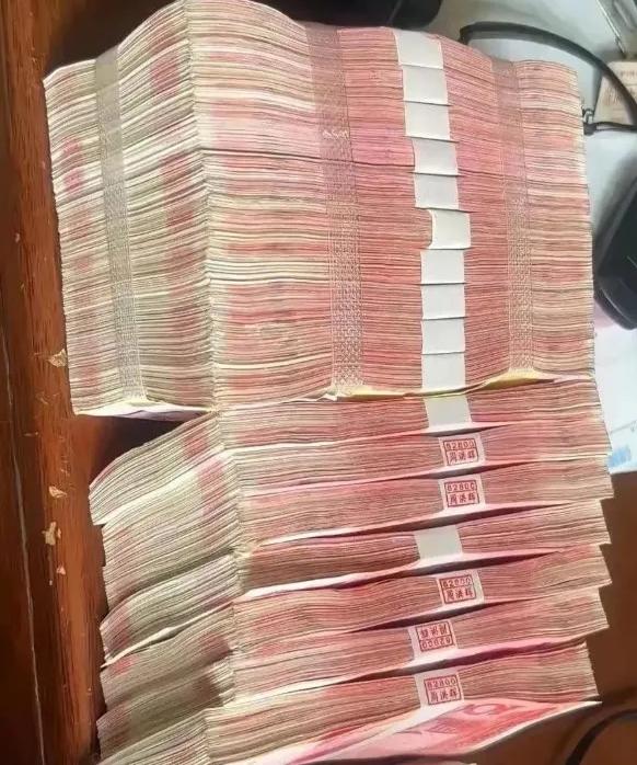 一定要有良心。
虽然良心不值钱。
但是他真的可以积德。

比如买菜时，不贪小贩的