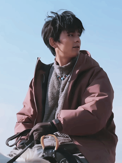 不必追赶他人的脚步，你自有你的节奏；不必羡慕别人的光芒，你本就是独一无二的星辰。