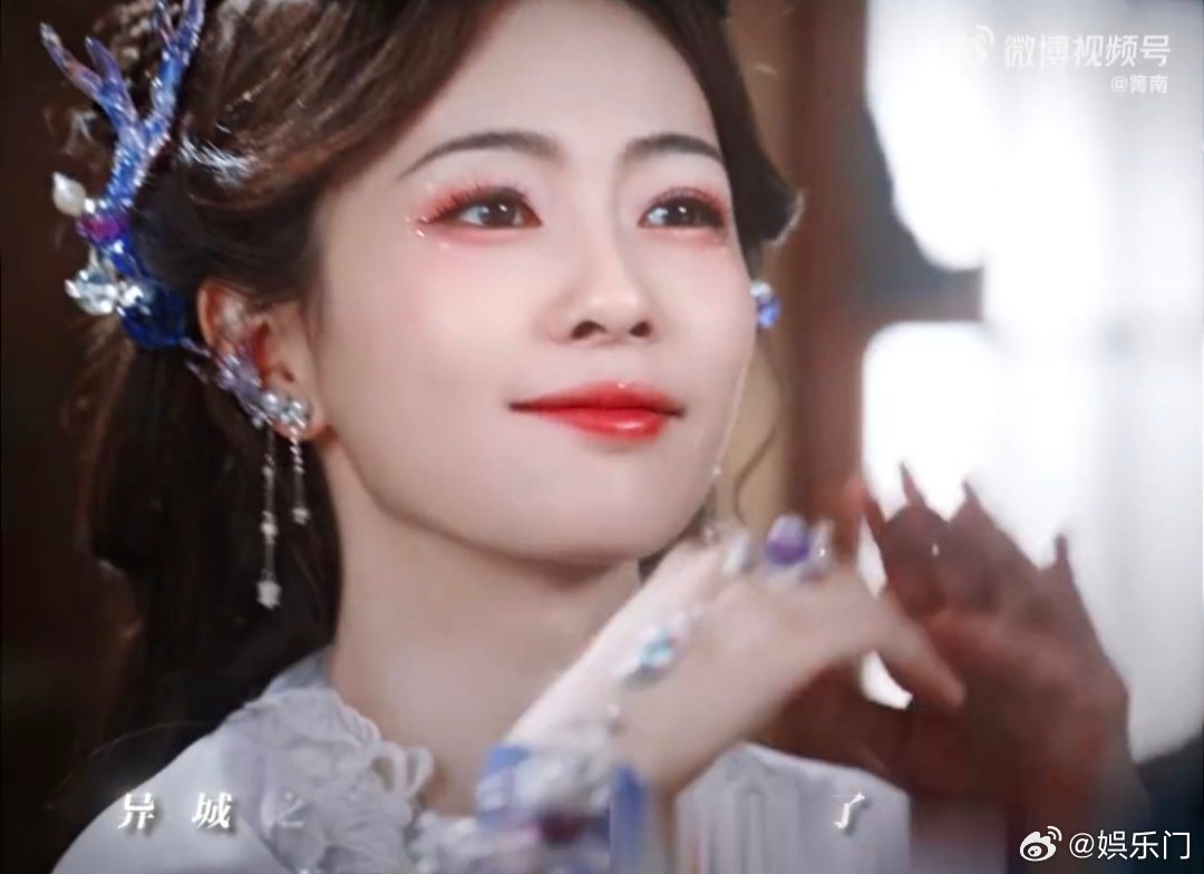 白鹿[超话]  白烁 祝我摔打不死心愿得成   白烁，你的每一步都走得那么坚定，