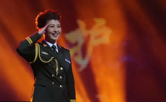 一问：是不是二人转戏子？ 是二问：是否失当？ 是三问：忘没忘本？ 忘四问：偷税漏