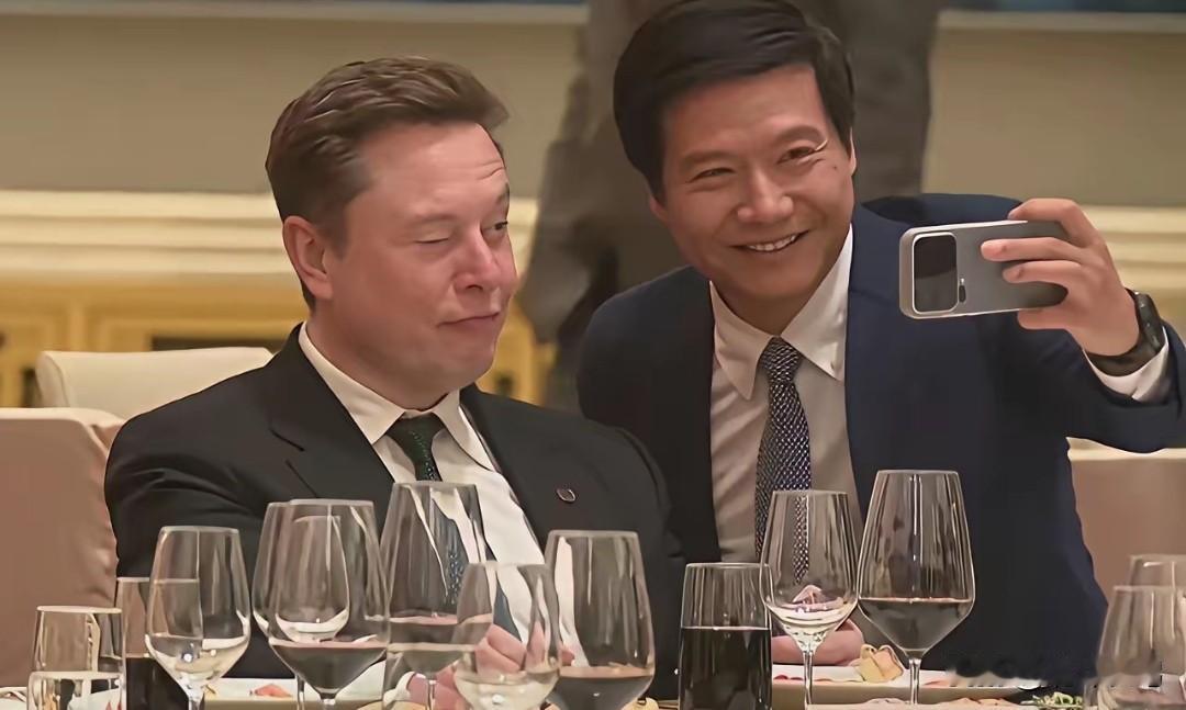 就因一张照片
有人酸
有人甜！
人
就是这样
既慕强
又爱装！