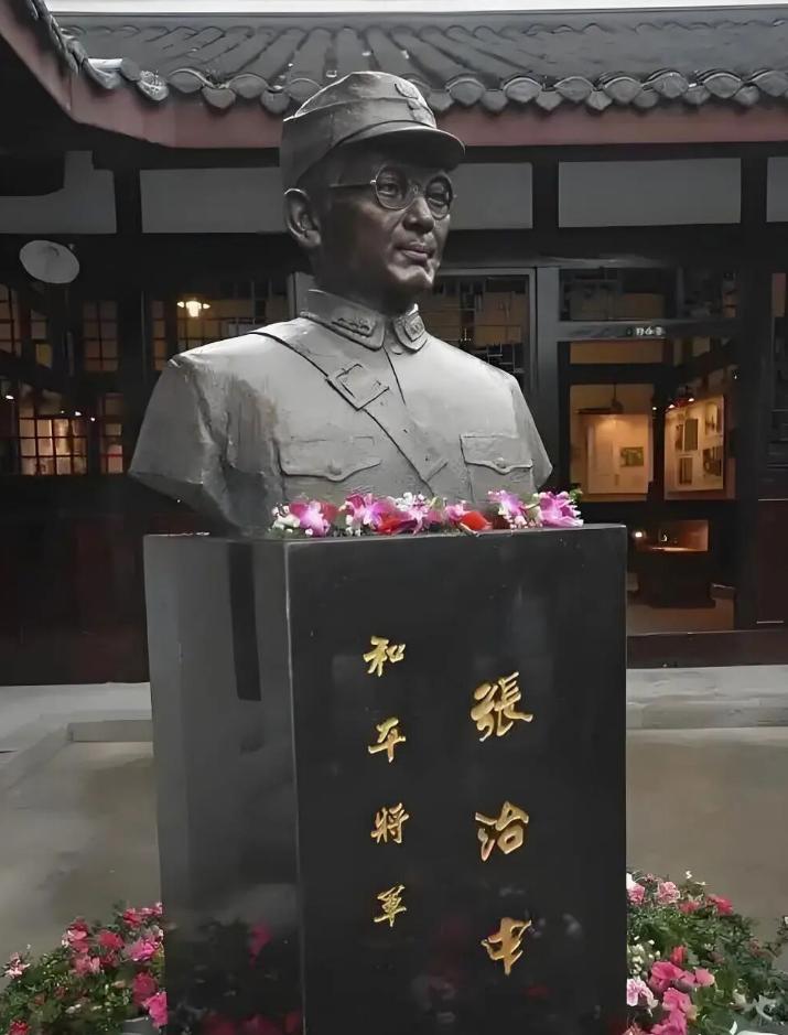 抗战时期，张治中因长期主张国共合作谈判，遭到军统内部不少人猜忌，多次有人向上检举