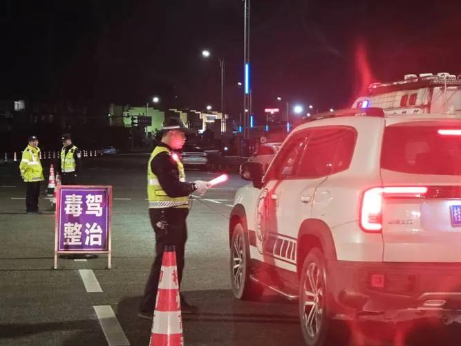 8月27日凌晨，杭州高速交警发布警情通报。网传“长深高速有人戴恐怖面具惊吓过路车