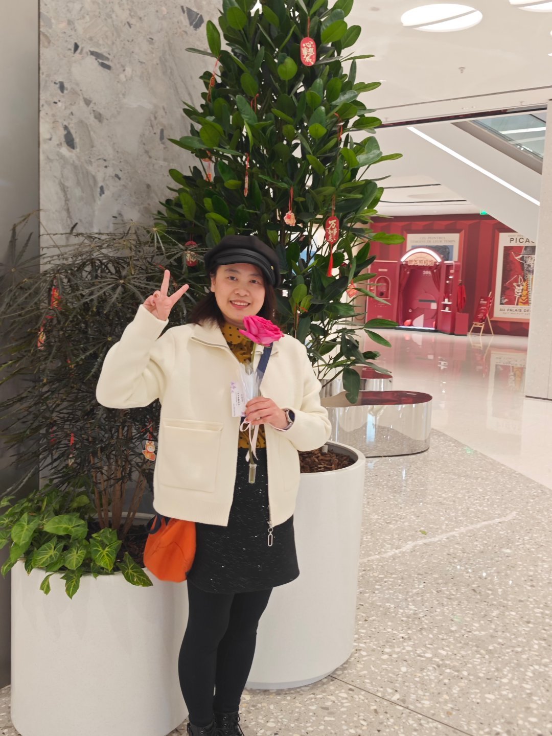 又是被杭州NPC治愈的一天女性专属地球online任务 姐妹们，今天在西湖边偶遇