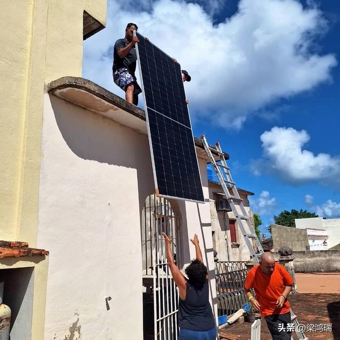 古巴的太阳能革命

一年之内，古巴的太阳能发电比例从不足6%上升到约20%。今年