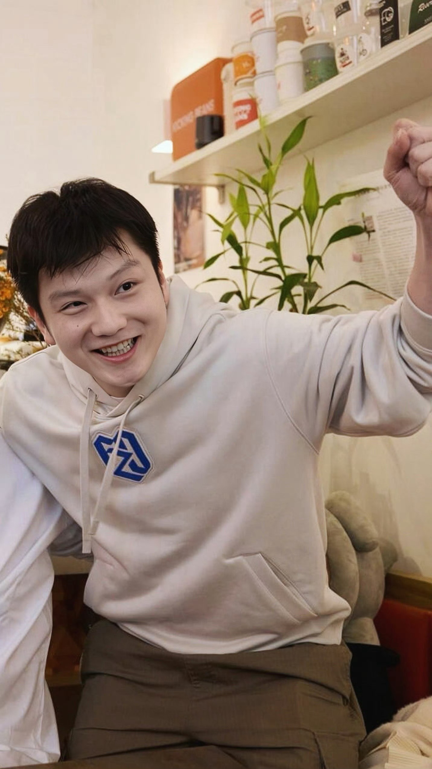 樊振东又送礼物给齐达内了 我最关心：这个樊振东安踏联名卫衣我能抢到吗