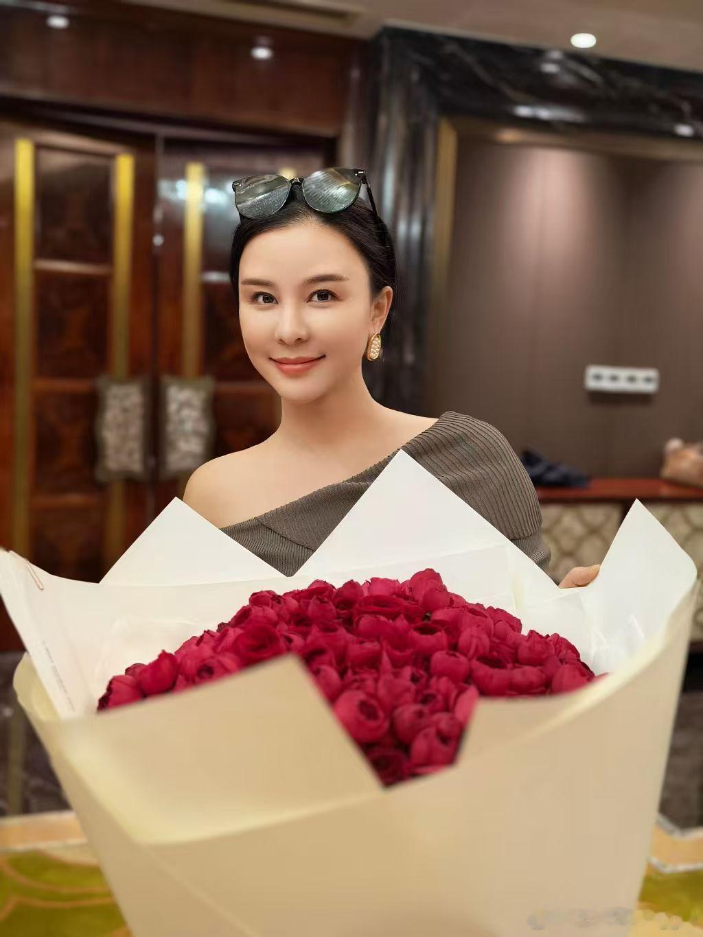 也是到了除工作之外，话越来越少的年纪，超级安静。 ​​​