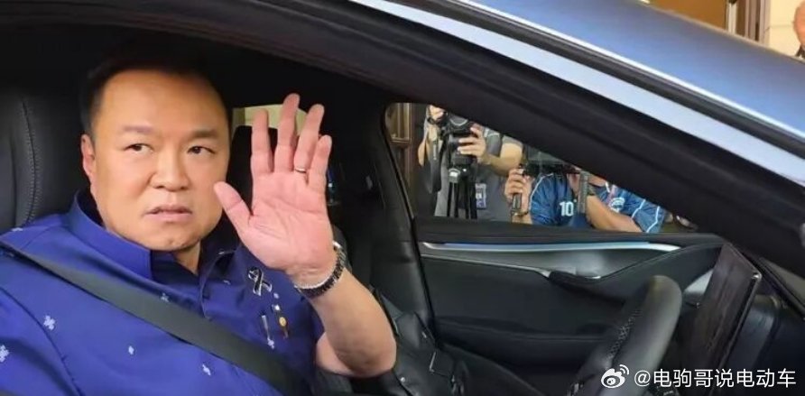 根据泰国日报，为了应对油价上涨，泰国总理阿努廷座驾从劳斯莱斯变成比亚迪海狮07。