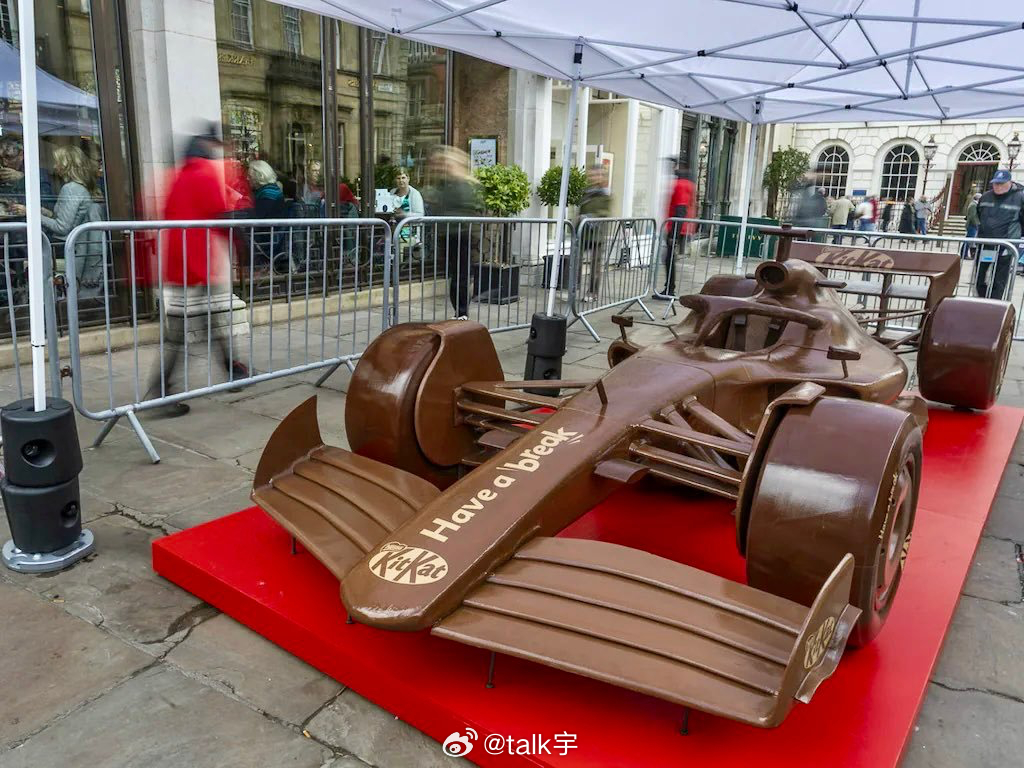 关于F1占领热搜第一12吨从意大利中部的雀巢工厂出发的KitKat F1联名款巧