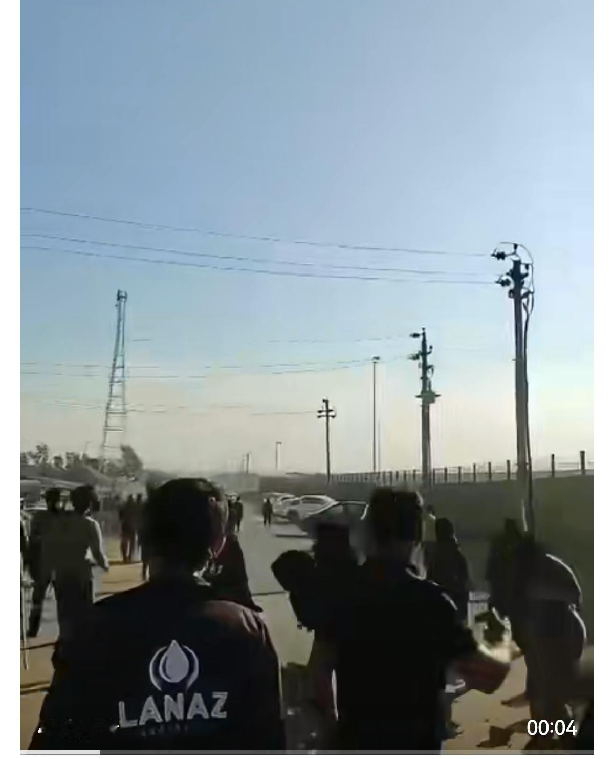 伊拉克库尔德斯坦自治区武装向埃尔比勒省哈巴特区抗议巴尔扎尼家族腐败的抗议者开枪，