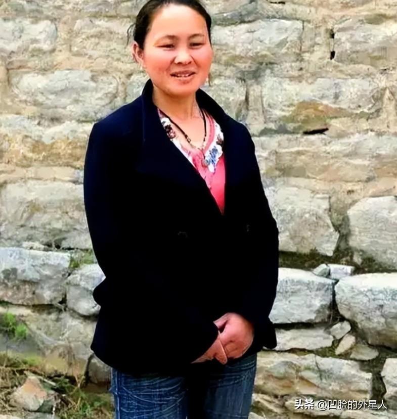 1994年，一名18岁的女孩被人贩子以2700元卖给了一位放羊人，洞房当晚，女孩