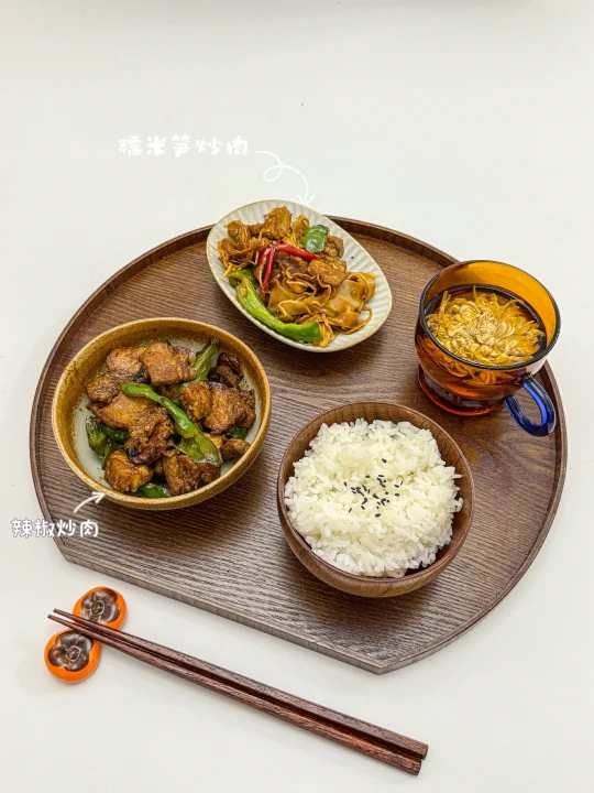 🔥一人食 ▏ 双倍快乐！辣椒炒肉&糯米笋炒