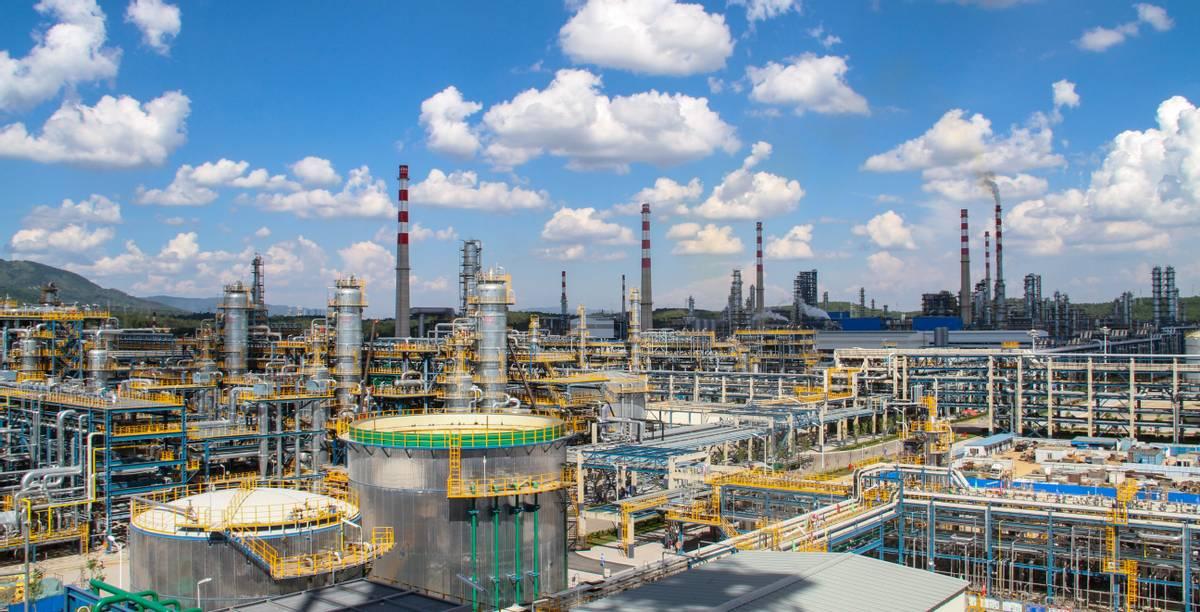 别再心存侥幸，中东冲突的影响远未消散，一场关乎全球经济与每个人钱袋子的风暴正悄然