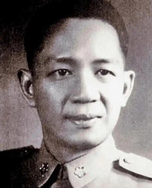 1937年，南京沦陷，一个工兵营长为活命，跑到寺庙当和尚，谁知却引起日军的怀疑。