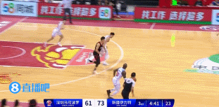 阿不都这球够强硬！[赞][赞][赞]
顶着周鹏打进！
沈梓捷气得摔球！
周鹏这球