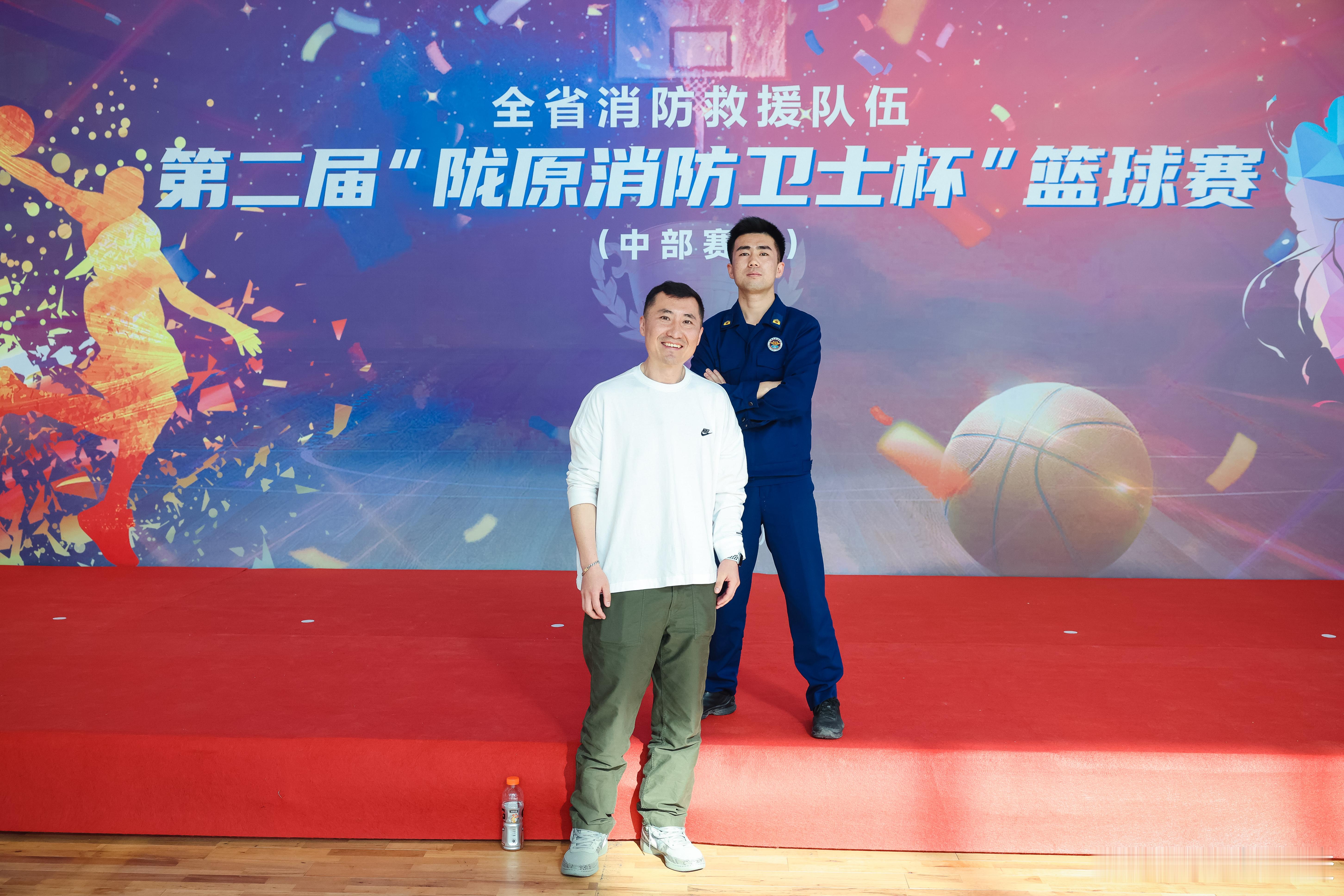 我们，在无边广阔的世界里疲惫不堪，不由自主，遗憾和惊喜。三餐茶饭，简单的笑容，梦