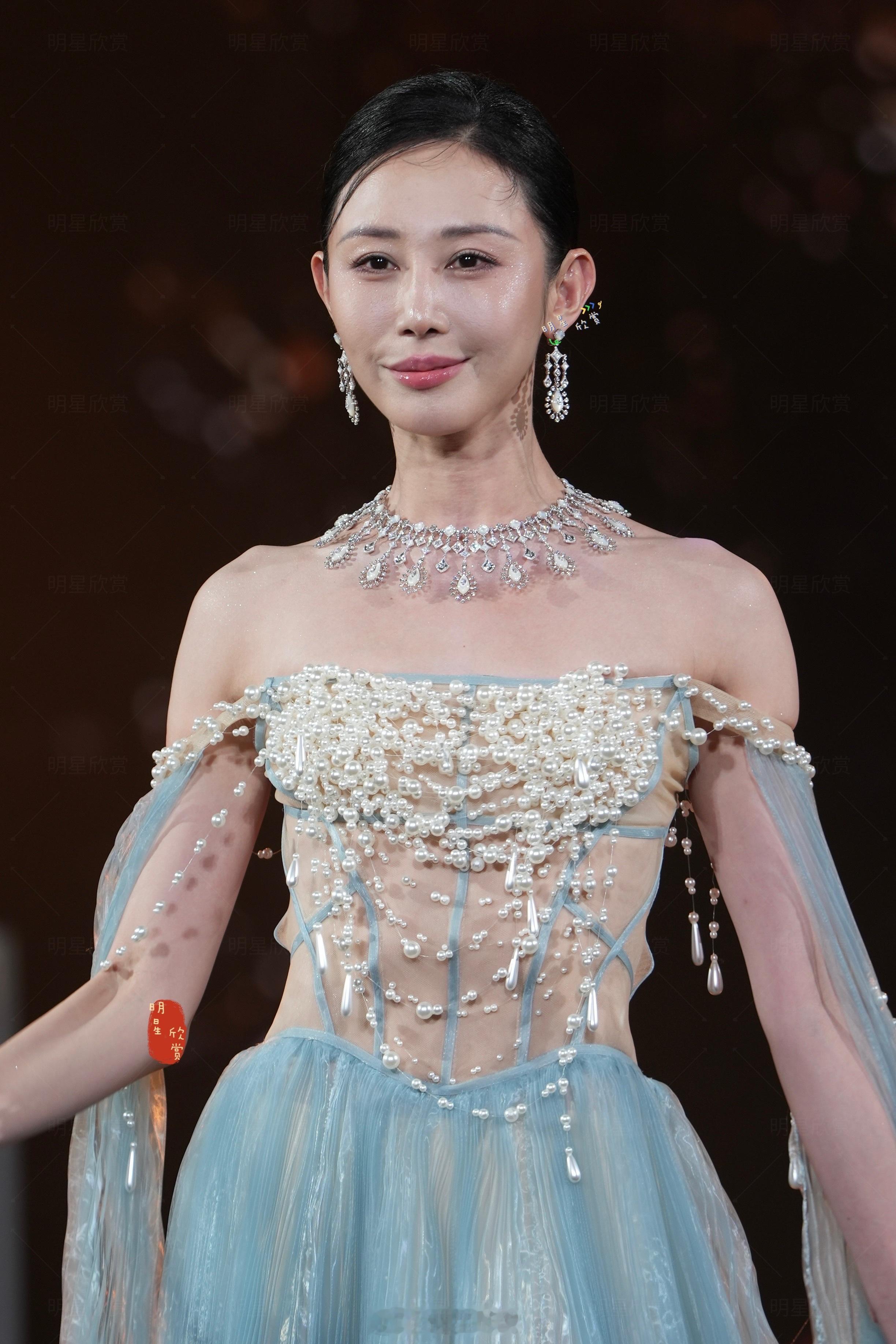 朱洁静时尚中国之夜 内场走秀生图精灵舞者💃🏻 