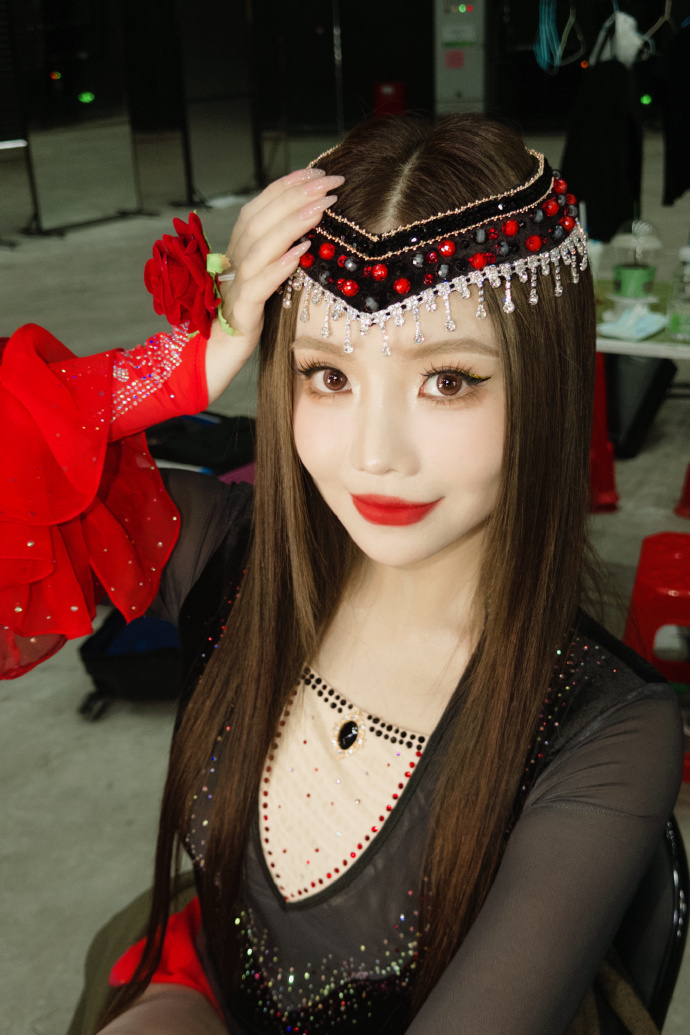 安崎乘风临场反应徐梦洁唱跳完转场安崎 安崎乘风临场反应，徐梦洁唱跳完转场安崎，谁