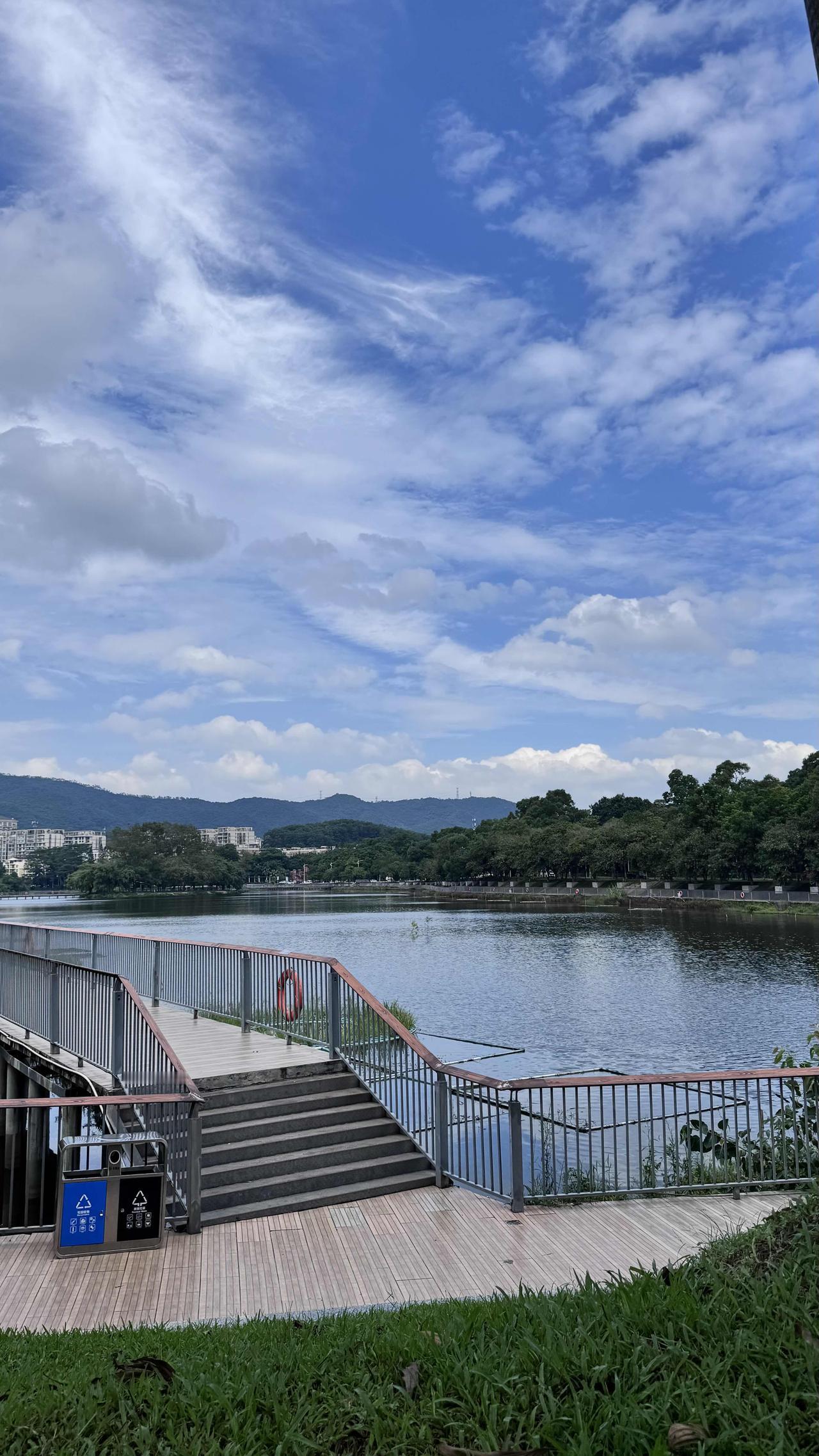 给大家讲个故事吧！

前阵邻居阿姨跟我吐槽儿媳，说人家下班不做家务我没接话，只递