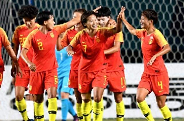 王霜独造 4 球带飞！女足大胜背后，三大隐患被外媒扒透