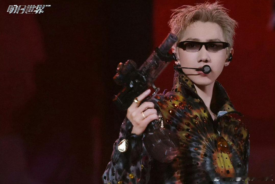 汪苏泷汪苏泷敢演我都不敢看 郑州演唱会《目击者》舞台封神！汪苏泷情景剧式表演超带