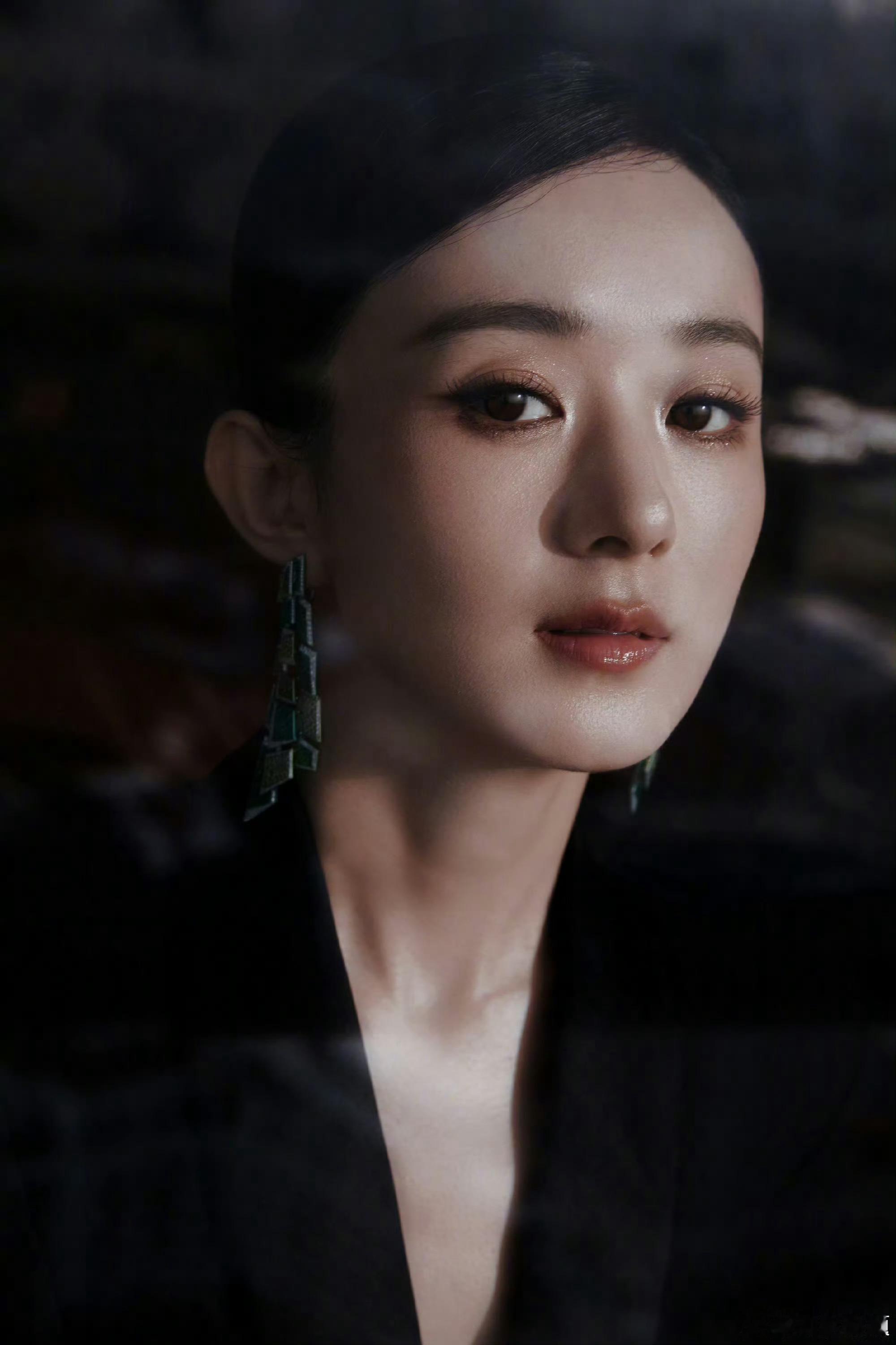 赵丽颖 我觉得今天很nice自立自强的女人最美丽，做好自己，对不怀好意的人一笑而