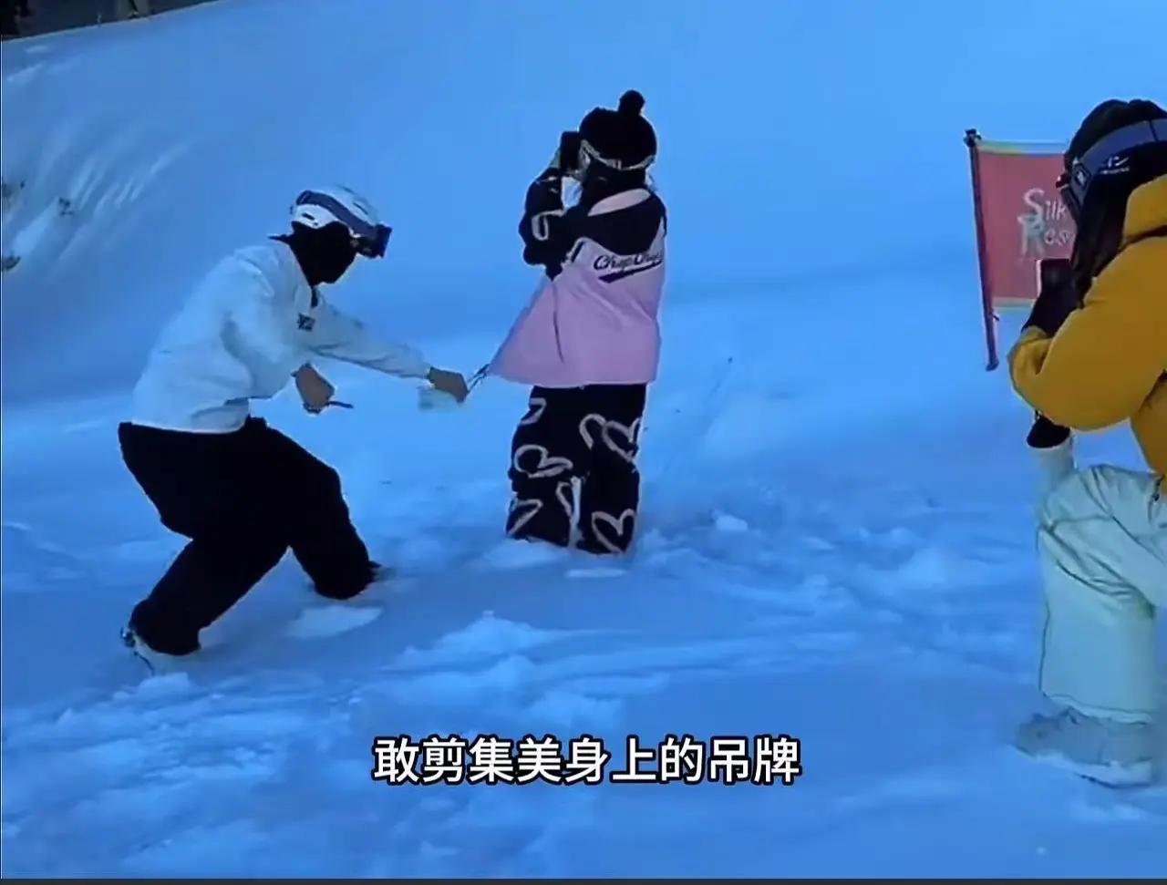令人震惊的事情发生了。就在网友们还在为“吊牌侠”的出现感到不可思议时，某个视频突