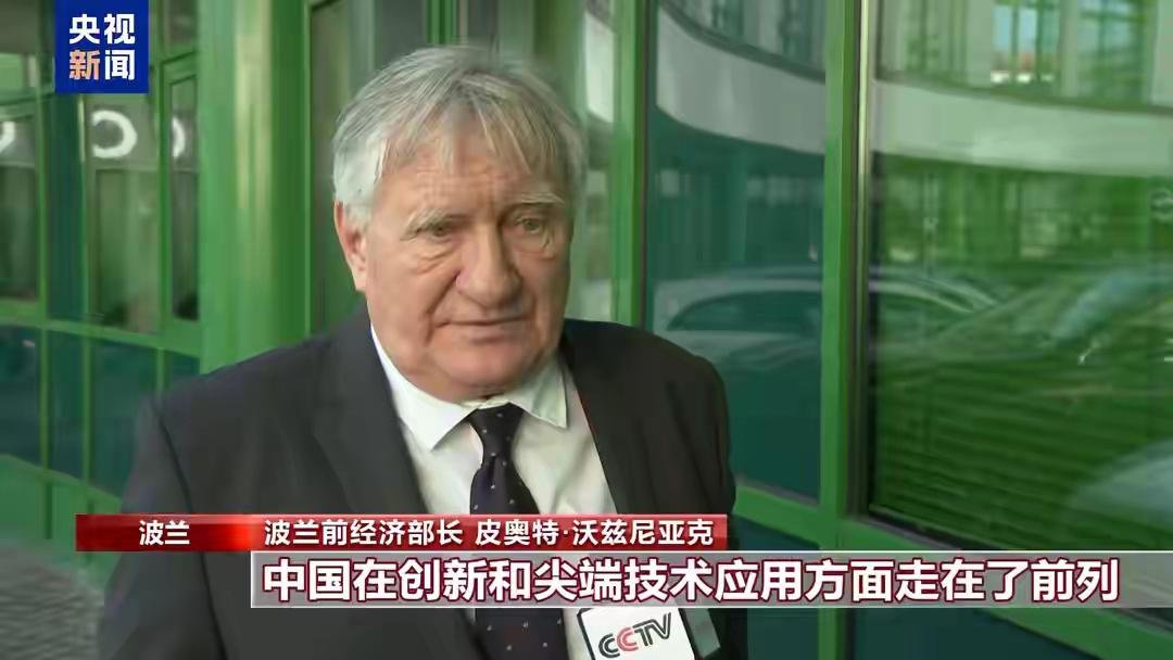 马年行远：以步履为笔，绘人生新境
 
丙午马年，春意渐浓，万物奔赴新生。时光从不