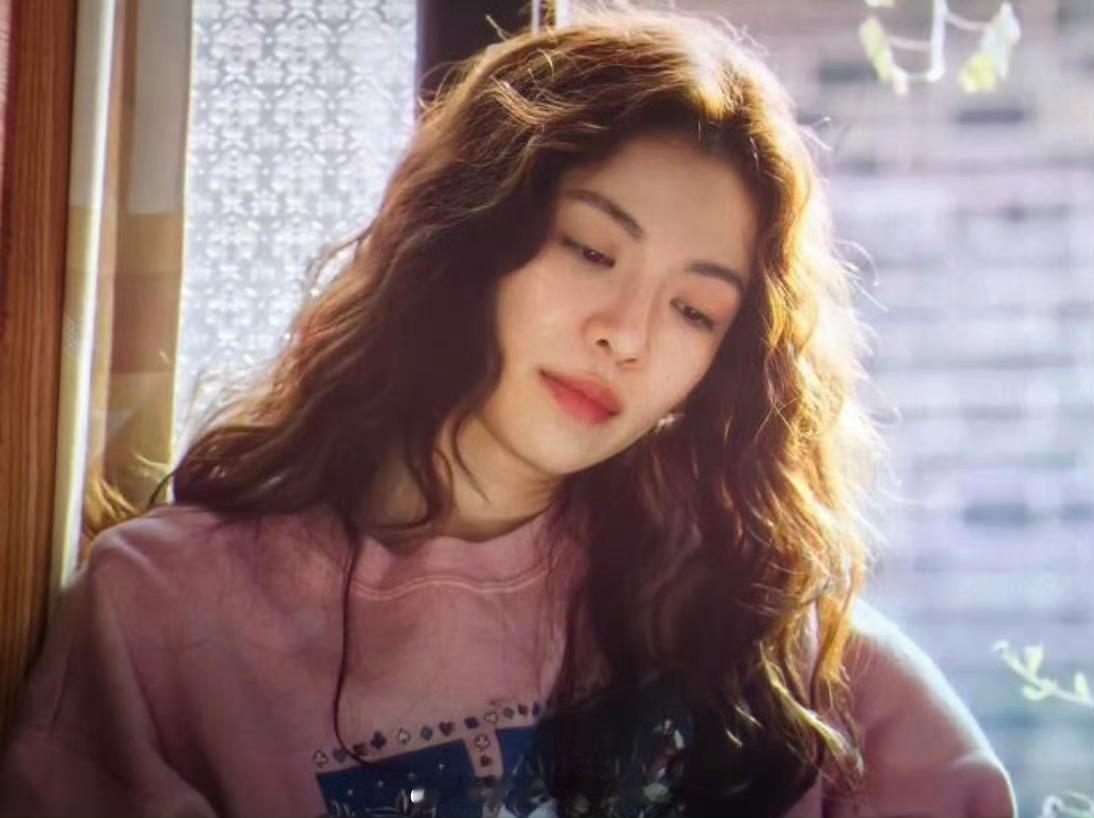 钟楚曦提名金鸡奖最佳女配角恭喜钟楚曦凭借《好东西》小叶提名金鸡奖女配！钟姐真的把