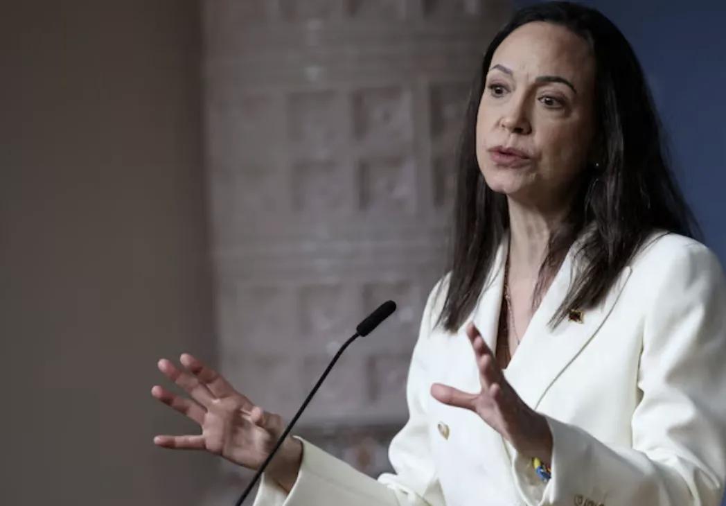 太令人作呕了！
马查多竟然因为特朗普抓了自己国家总统而感谢，转让诺贝尔和平奖！