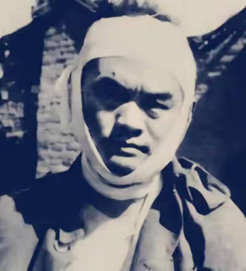 1948年康泽在襄阳被俘，毛主席急电前线，加镣铐，妥送华北。7月14日，康泽下令