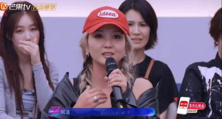 何洁听叶一茜唱歌哭了黄圣依何洁听叶一茜唱的《他不懂》哭了！瞬间感觉俺的青春回来了