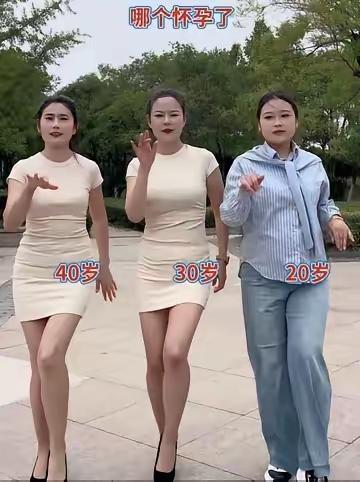 手部不自觉护腹动作，下意识保护腹中胎儿迹象
这就经验中的经验，勿容质疑