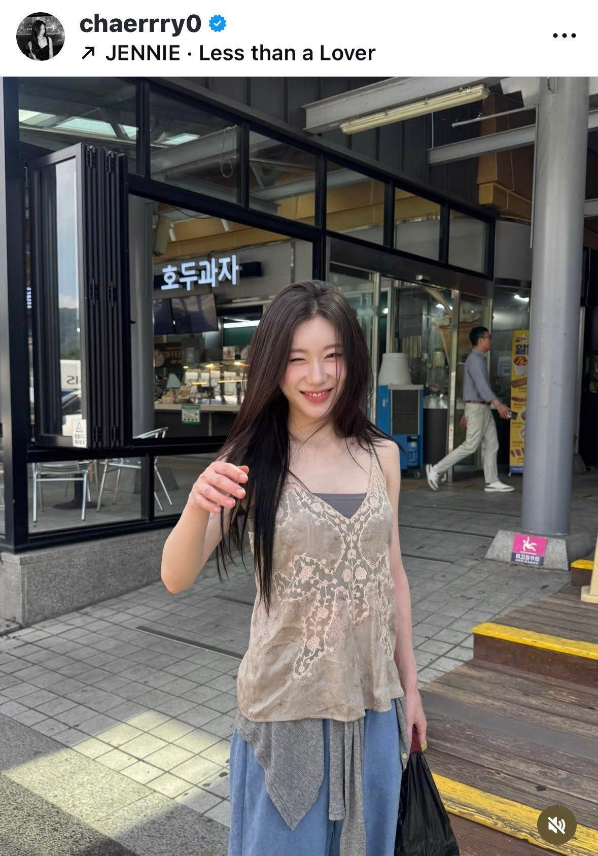 ITZY的李彩领最新ig使用了Jennie新歌Less than a Lover