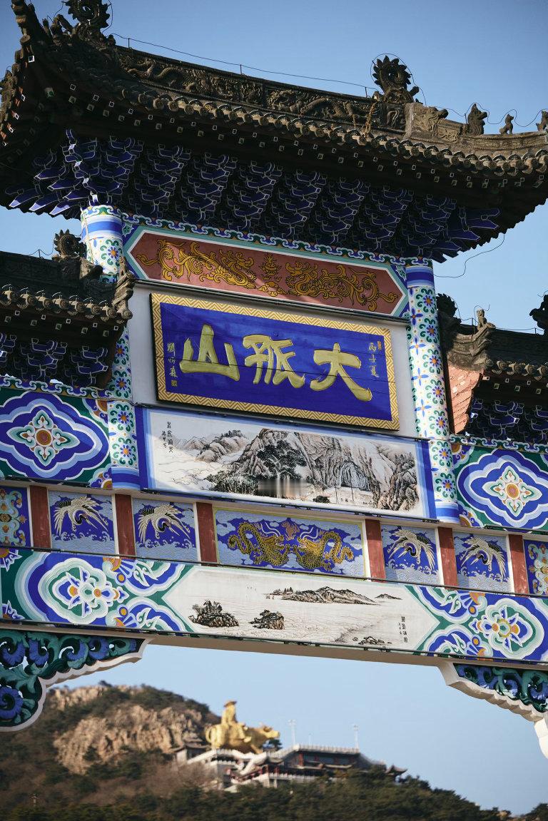 东港大孤山这几年被越来越多明星看见， 真的不意外。 这里有千年古山的 底蕴， 也