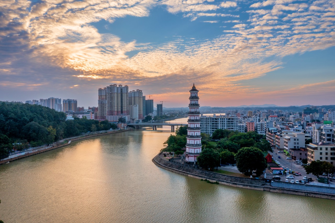 广东“新年第一会”加码县域经济发展：156个帮扶单位，招商引资项目100亿以上