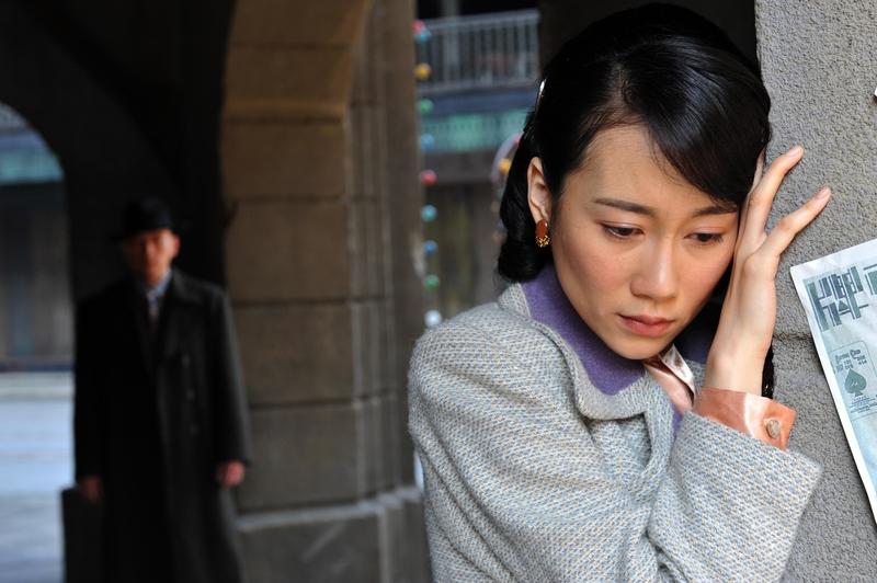 演员温峥嵘最近遇到闹心事了。据央视新闻报道，她自曝刷到AI盗播自己的直播，进去质