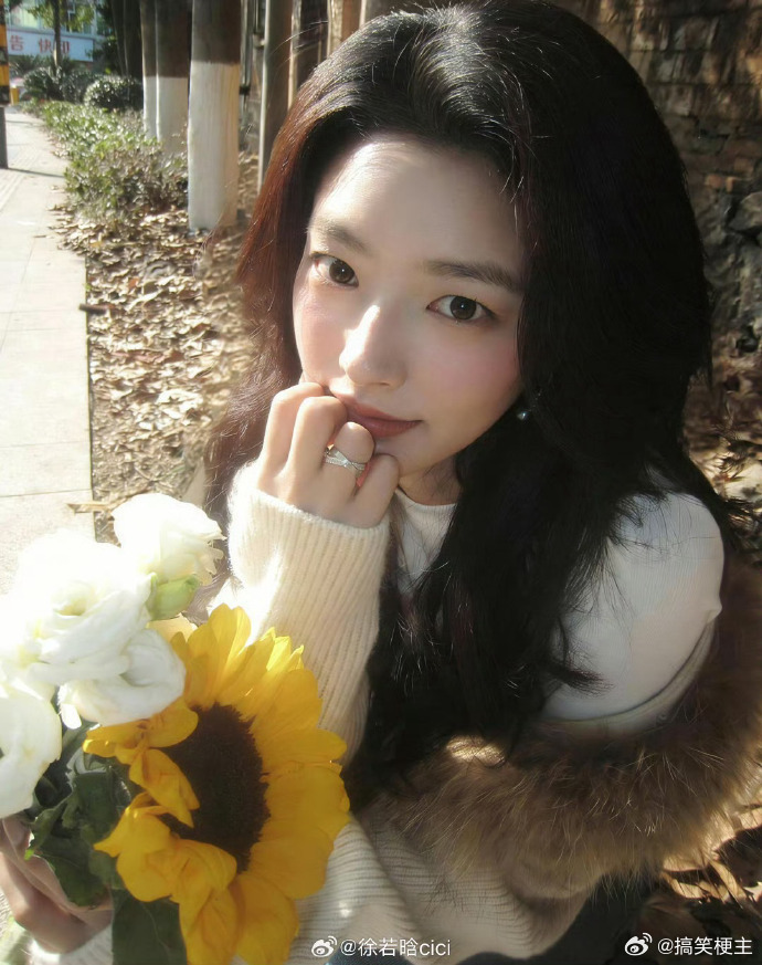 徐若晗道歉了但下次还敢从节目环节到嘉宾互动全说漏嘴，甜妹变漏勺精，这反差感真的太