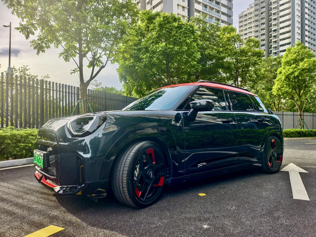 Mini aceman x insitons代表作