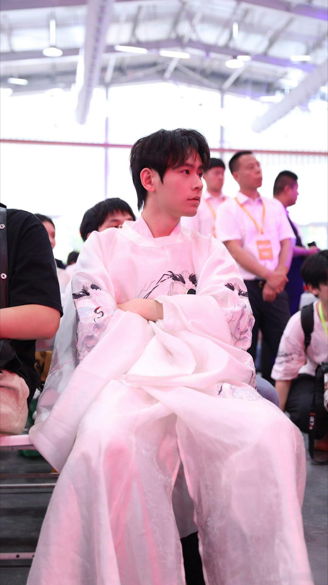 无畏NoFear 🍑心光自为引多远都无畏 "愿你所求皆如愿,所行化坦途,多喜乐