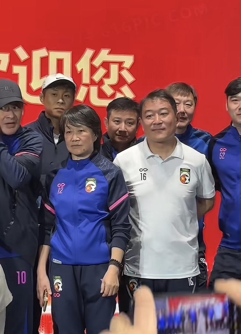 你认出哪个是文章了吗？
看到他现在的状态，
让我想起他之前和郭德纲
说的一句话：