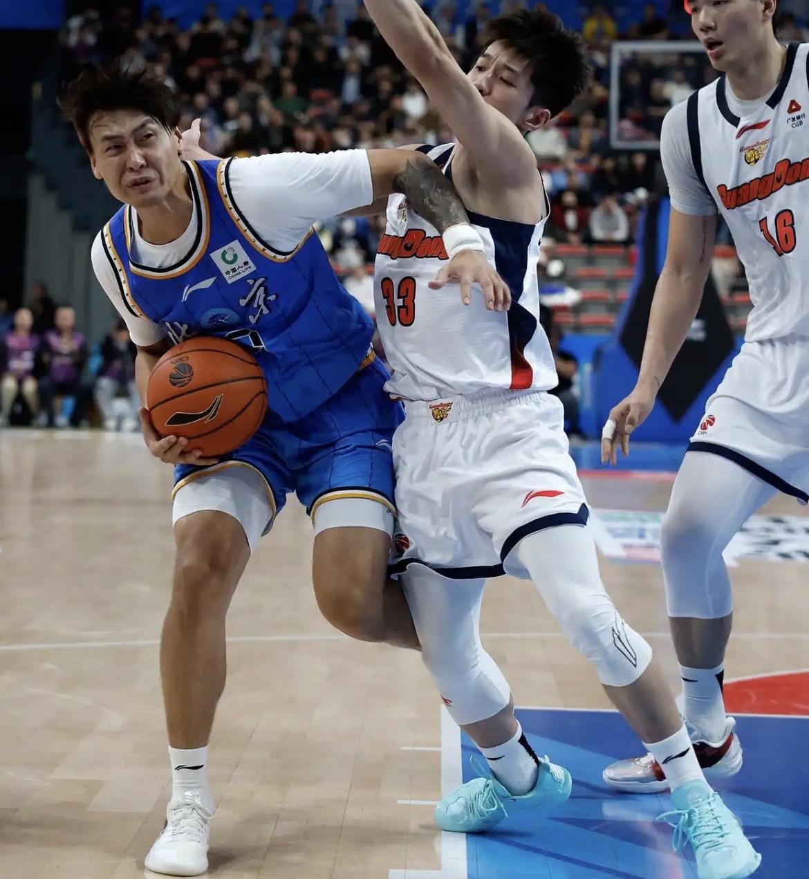 CBA新赛季形势：首钢赢球非夺冠标配，上海才是顶级热门。

新赛季CBA常规赛次