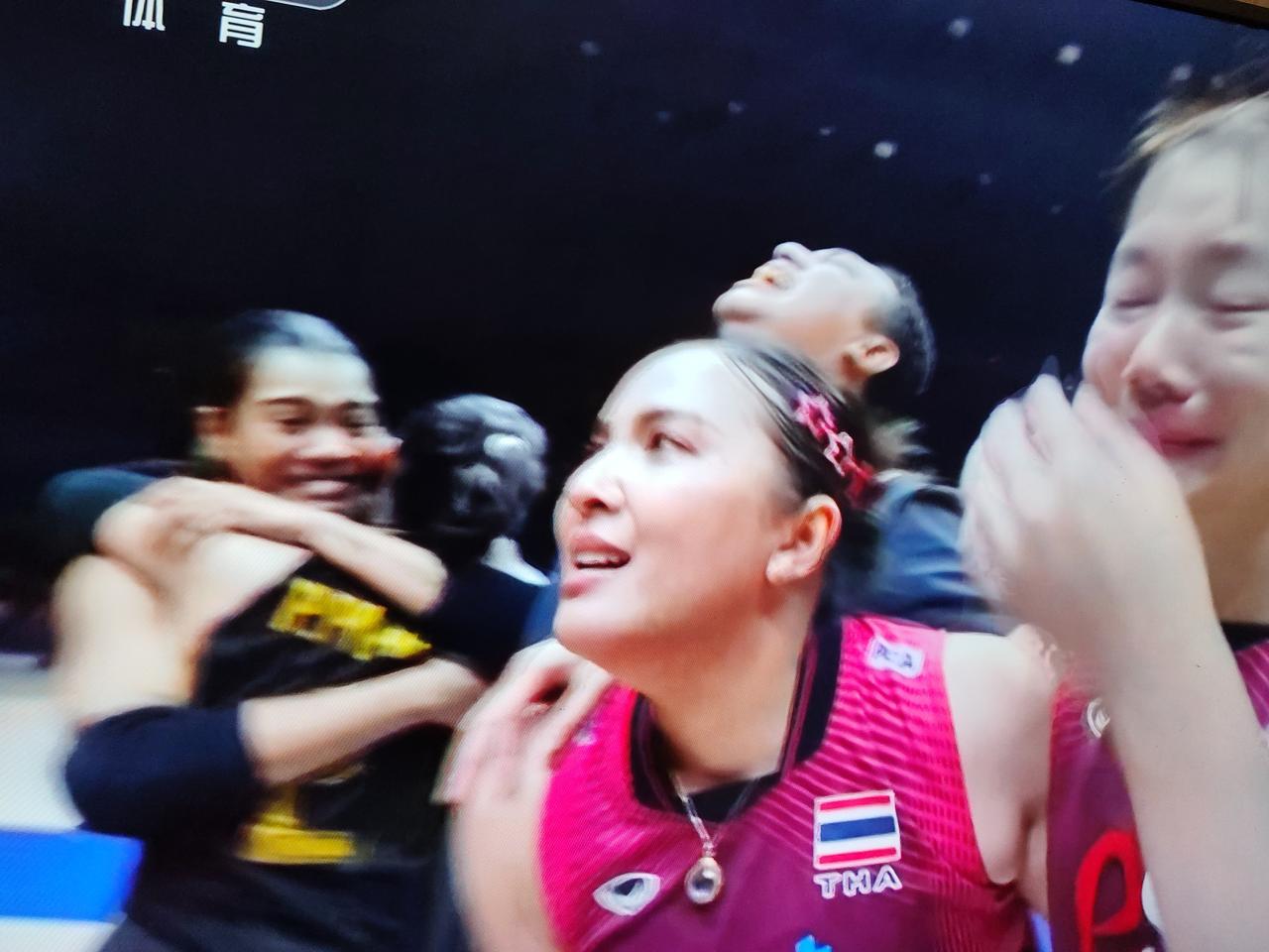 2：3，中国女排在亚锦赛决赛中输给了泰国女排，中国女排比分20：25，25：11